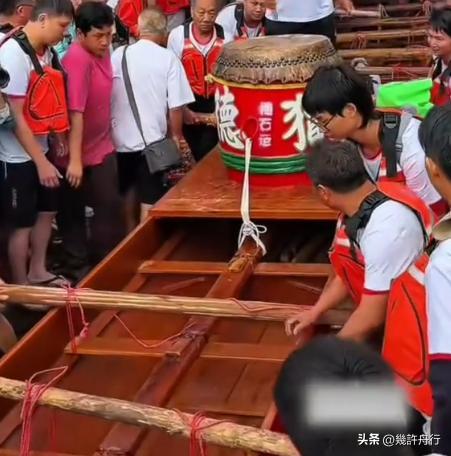 龙舟翻2条翻船原因离谱这下要被嘲笑了麻将胡了app猎德村的船翻了！3条新(图4)